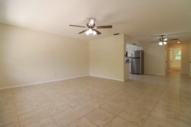 Foto del edificio - 1230 Amble Ln