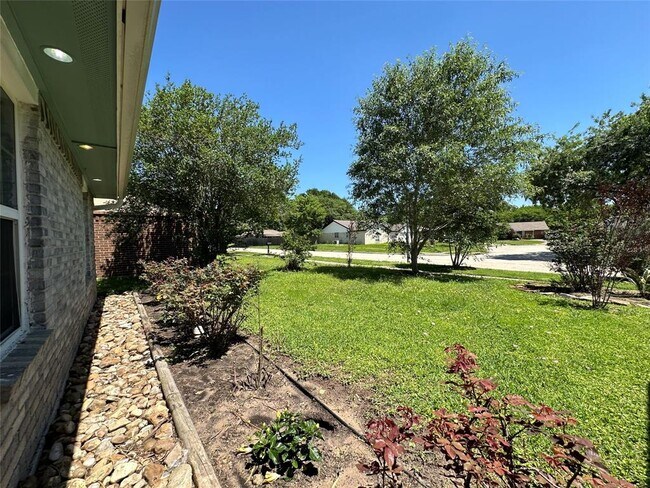 Foto del edificio - 16766 Glen Eagle Dr N