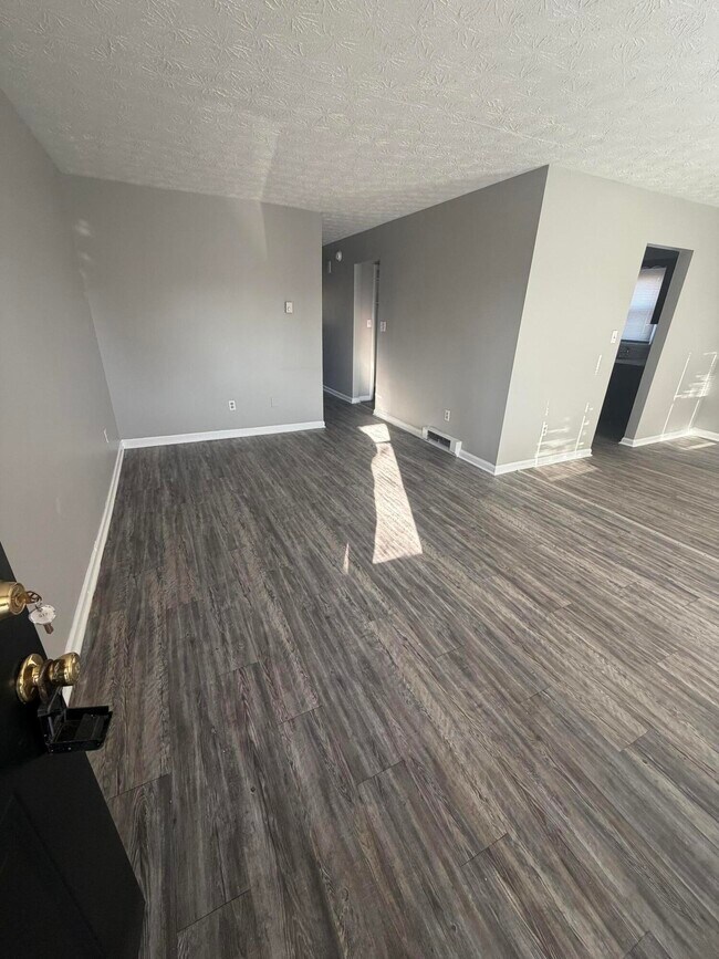 Foto del edificio - 301 Rebel Rd