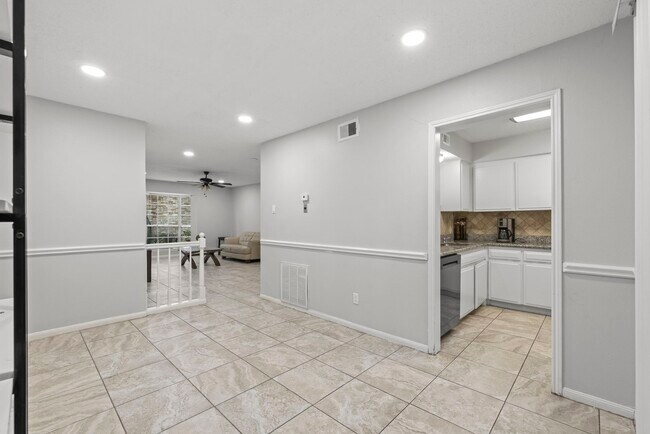 Building Photo - 7900 Westheimer Rd