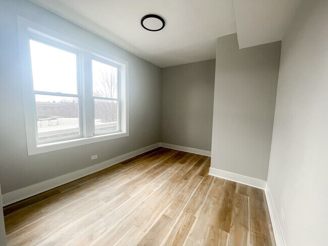 Foto del edificio - 3927 N Southport Ave