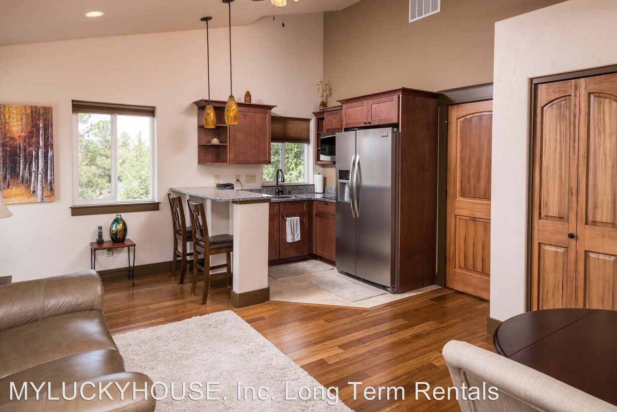 64595 Old Bend Redmond Hwy Unit Apartment, Bend, OR 97701 Room for