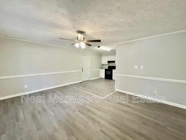 Building Photo - 498 Lake Elizabeth Rd
