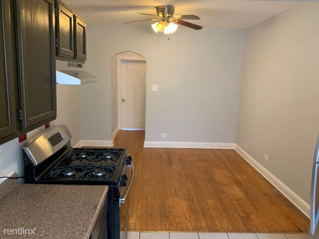 Foto del edificio - 2 br, 1 bath Apartment - 7648 S Ingleside Ave