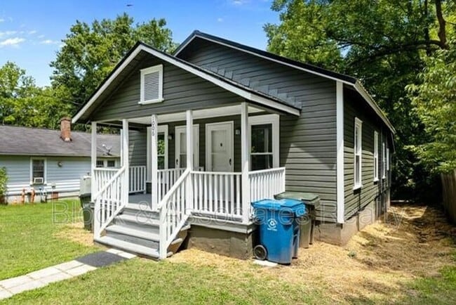 Building Photo - 1006 Proctor St