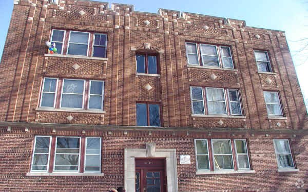 Primary Photo - 5701-5703 S Emerald Ave
