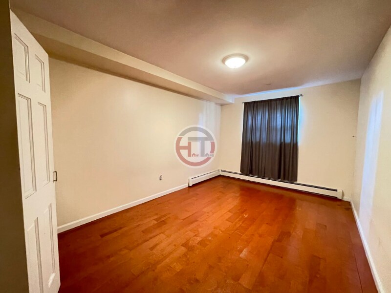 Primary Photo - 3062 Roberts Ave