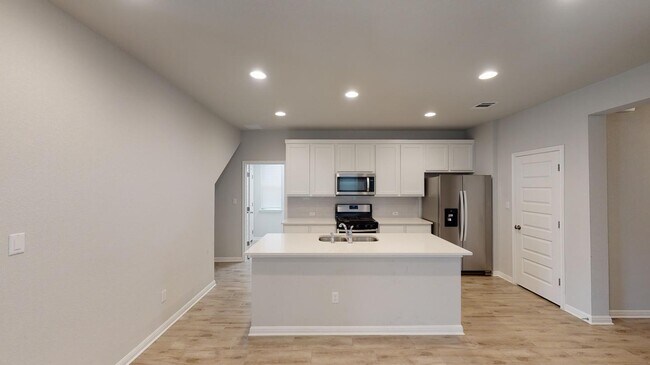 Building Photo - Pristine Leander home with access to community pool & park