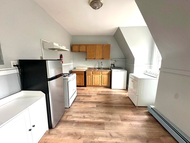 Building Photo - 32 Fabyan Pl