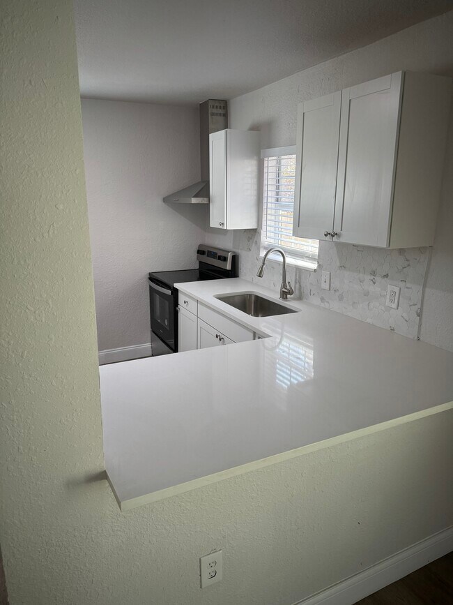 Building Photo - 2526 Exline St