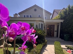 Building Photo - 458 S Clark Dr