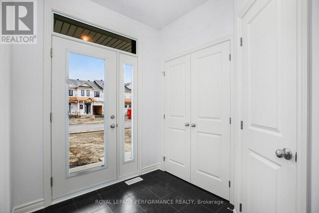 Building Photo - 724 Namur St