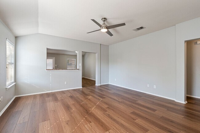 Foto del edificio - Spacious Comfort Meets Modern Convenience ...