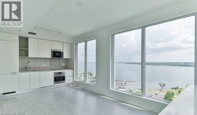 Building Photo - 39 Mary St