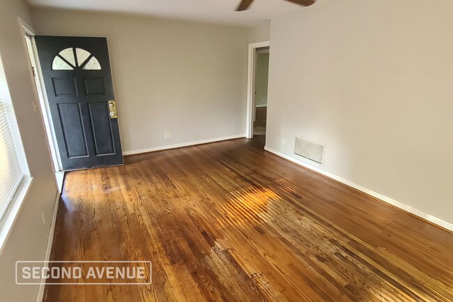 Building Photo - 1613 Mann Dr
