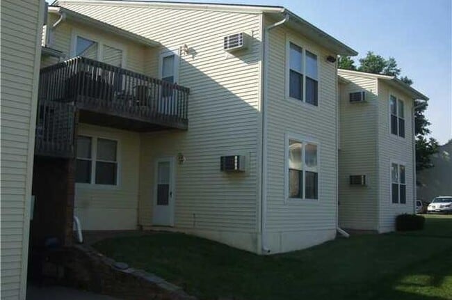 Building Photo - 949 Pleasant Valley Rd #8-4