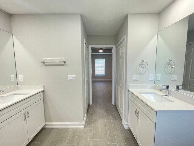 Foto del edificio - COMING SOON - 4/2.5/2  Home off of California Blvd.