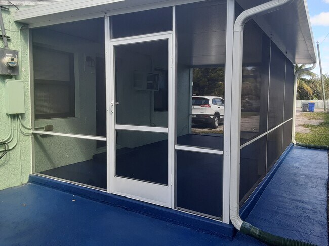 REAR - 312 N 61st Ave