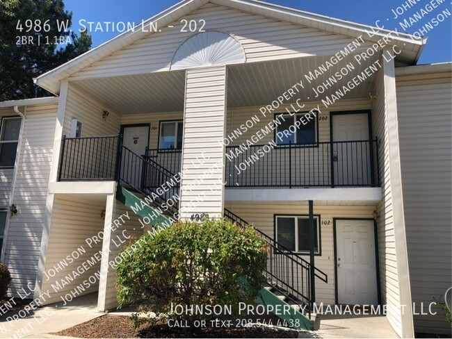 Building Photo - Upstairs 2 bedroom with patio, near Lakeha...