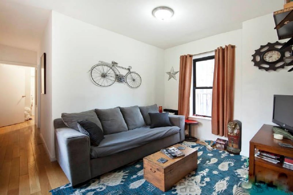 Living room - 207 Madison St