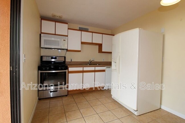 Building Photo - 350 N Silverbell Rd