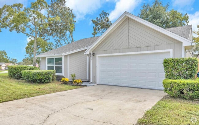 Building Photo - 3035 Hampstead Dr