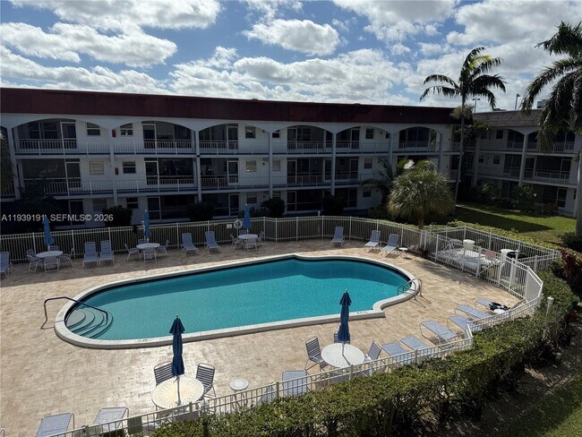 Foto del edificio - 581 Blue Heron Dr