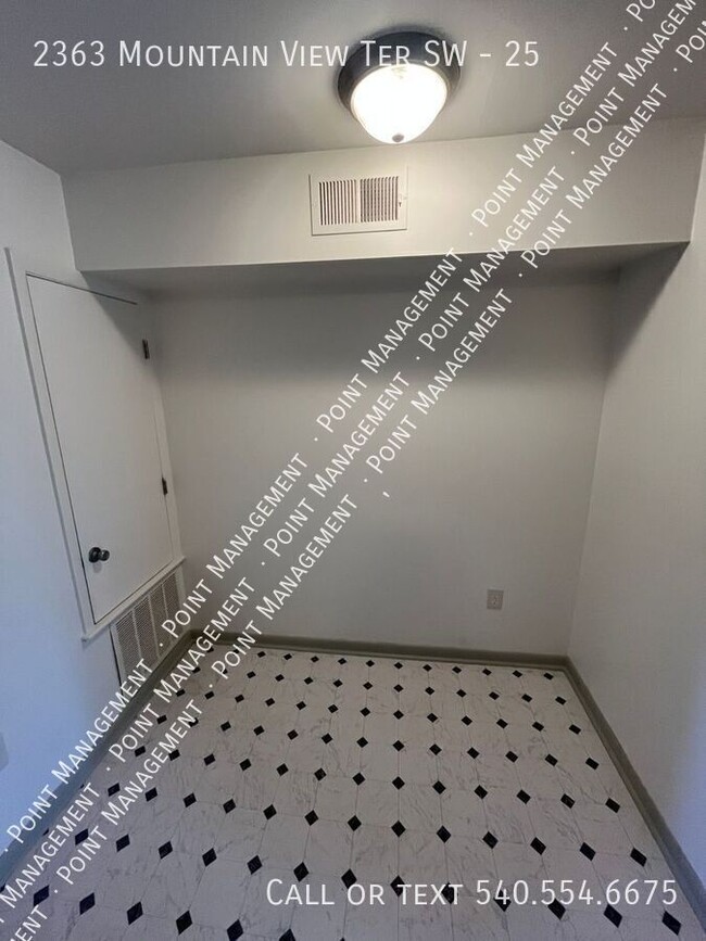 Building Photo - 2363 Mountain View Terrace SW