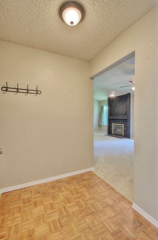 Foto del edificio - Beautiful 2 Bed 1.75 Bath Home!