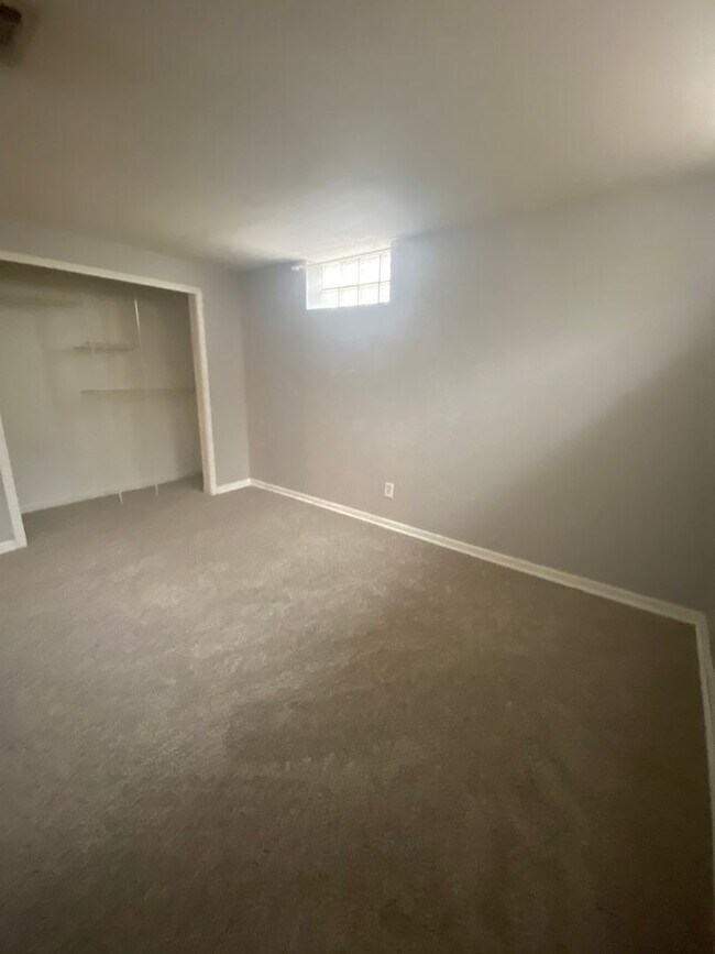 Building Photo - 3 Bed 2 Bath house with finished basement