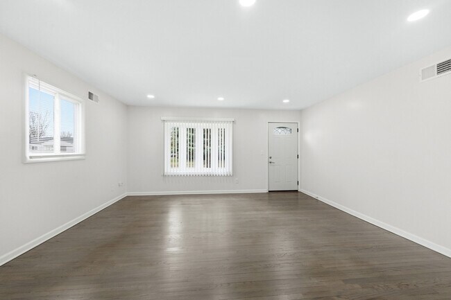 Foto del edificio - 22546 Ira Blvd