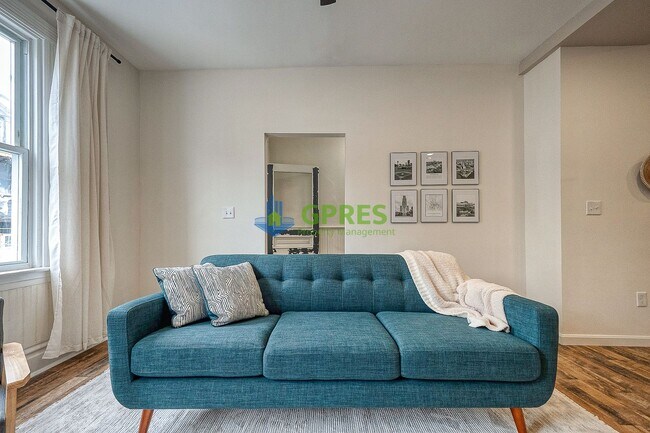 Foto del edificio - Furnished Elegant 3-Bedroom, 2.5 Bath Home with Hardwood Floors & Central A/C