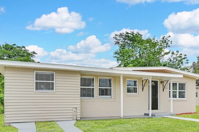 Building Photo - 5603 Cortez Dr