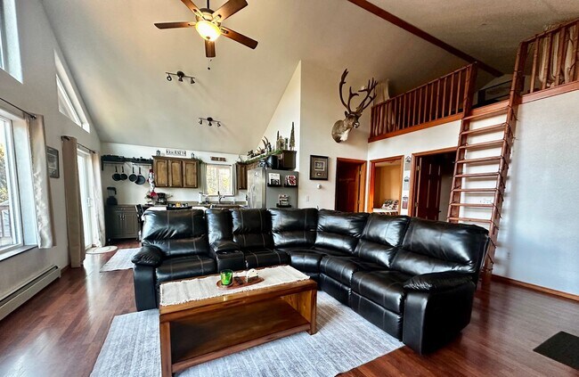Building Photo - SEASONAL SOLDOTNA CABIN