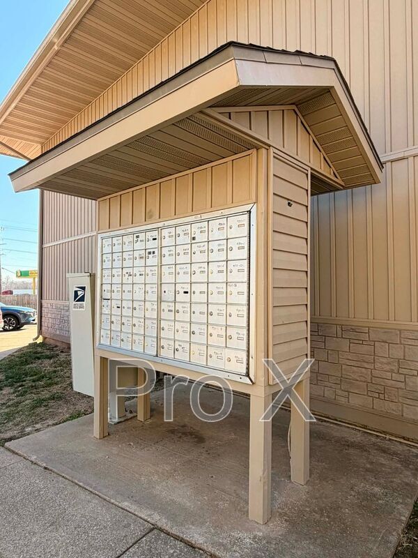 Foto del edificio - 928 N Goetz Blvd
