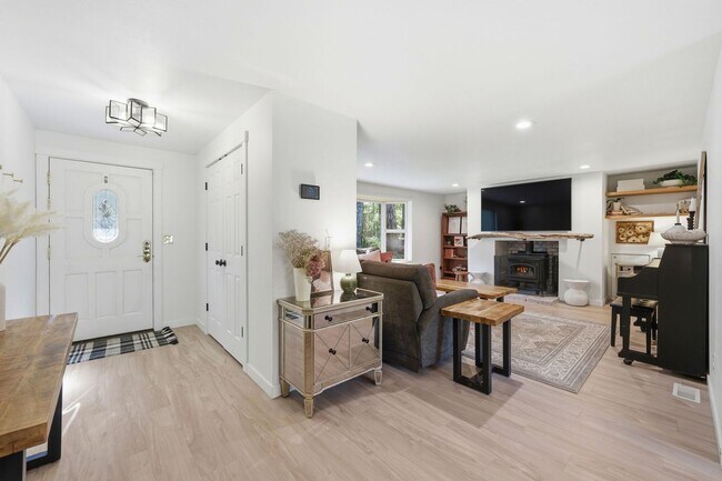 Foto del edificio - Gig Harbor farm home with great amenities - 5 bedroom 2 bath with garage and more - Available May...