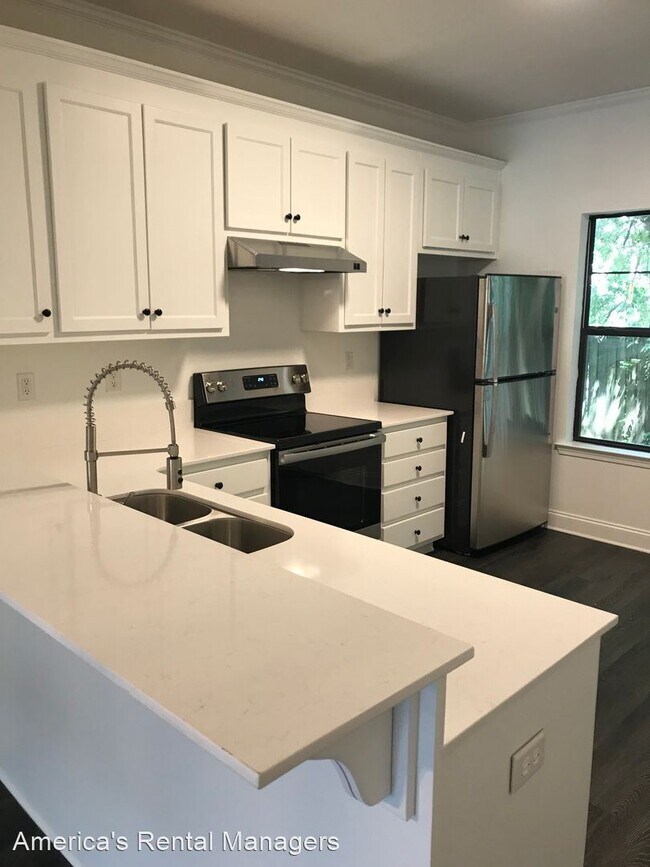Building Photo - 2 br, 2.5 bath House - 1911 6th Avenue