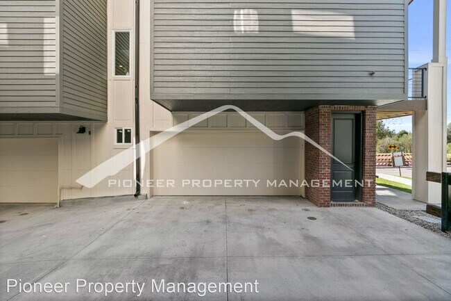 Foto del edificio - 2 br, 3 bath House - 3893 W 12th Ave
