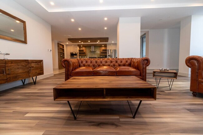 Building Photo - 5515 Clyde St.