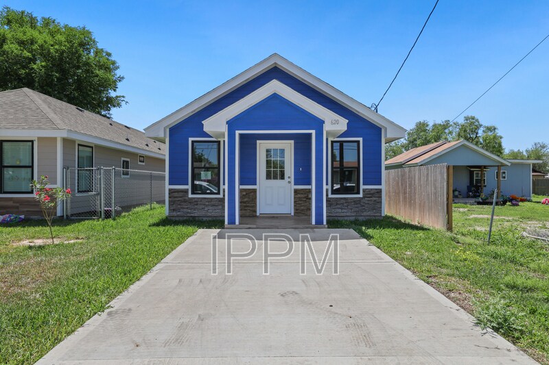 Foto principal - 620 E Llano Grande St