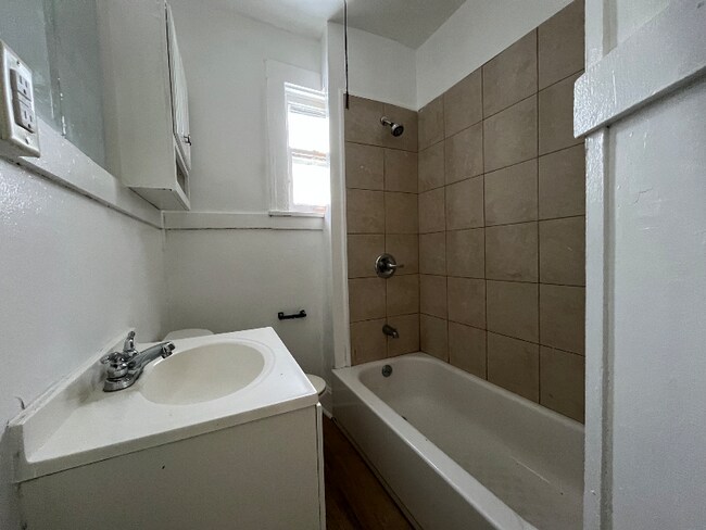 Building Photo - 683 State St