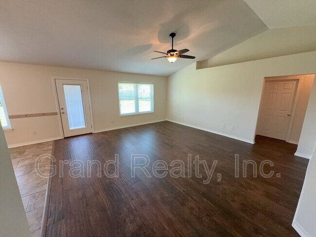 Foto del edificio - 3681 Berrypatch Ln
