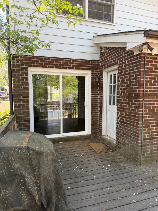 Foto del edificio - 2104 Fairview Rd