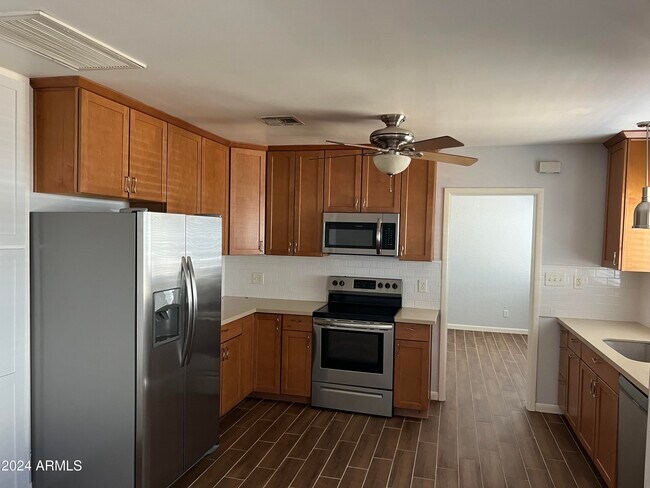 Foto del edificio - 5509 E Earll Dr