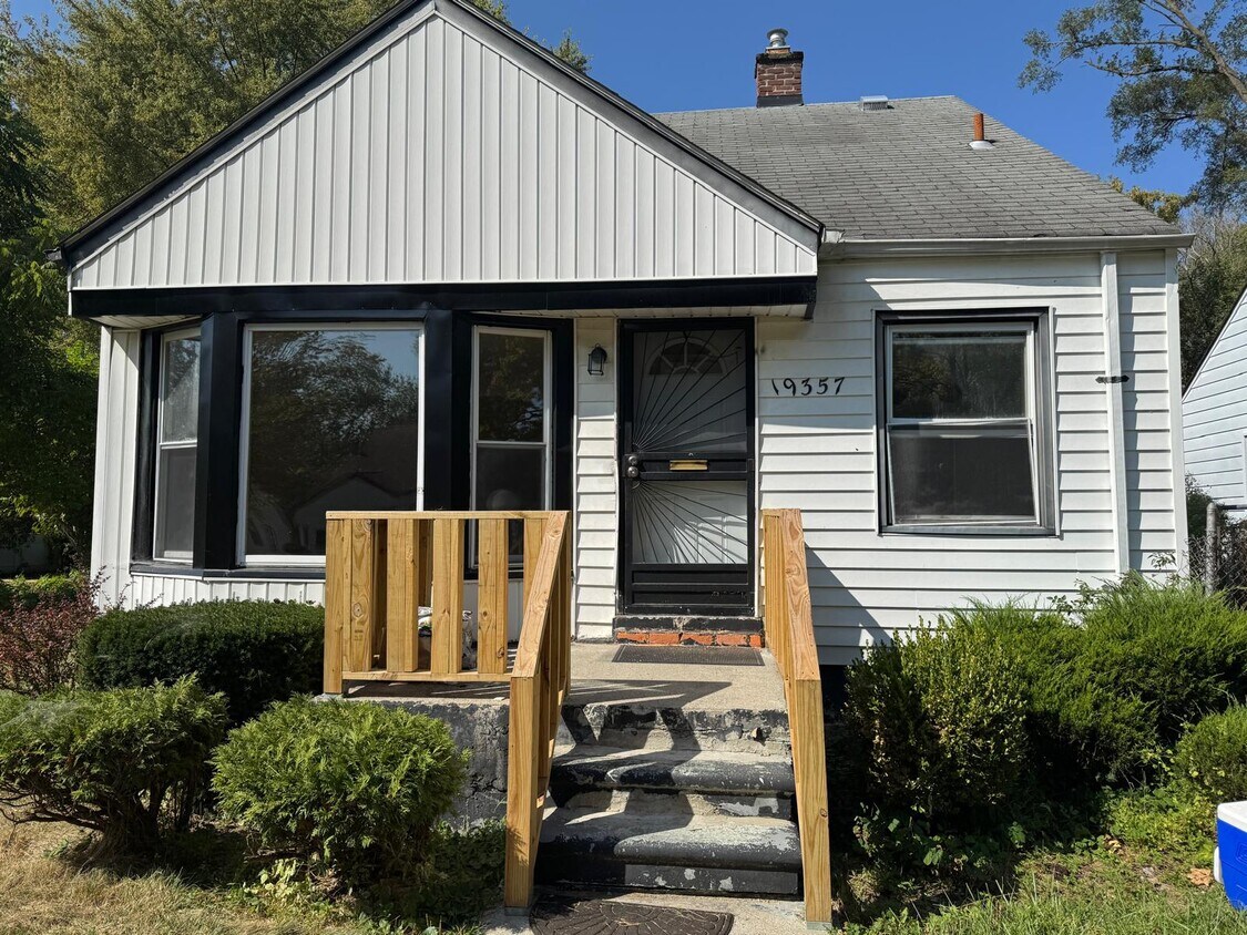 Foto principal - 19357 Blackstone St
