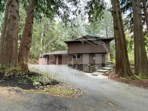 Building Photo - 10800 Lathrop Ln NW