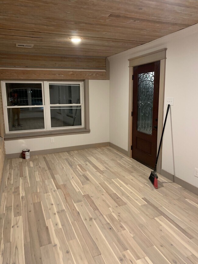 Sunroom - 2225 Peniston St