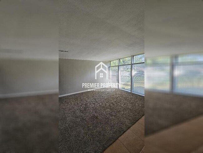 Foto del edificio - 8319 Woodhurst Dr