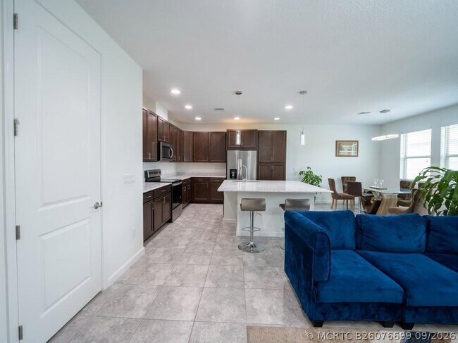 Foto del edificio - 16483 Helix Ct