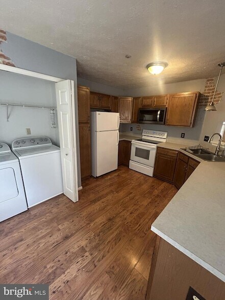 Foto del edificio - 20892 Jo Marie Way